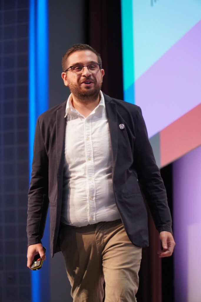 Benjamin Zekavica auf der Bühen